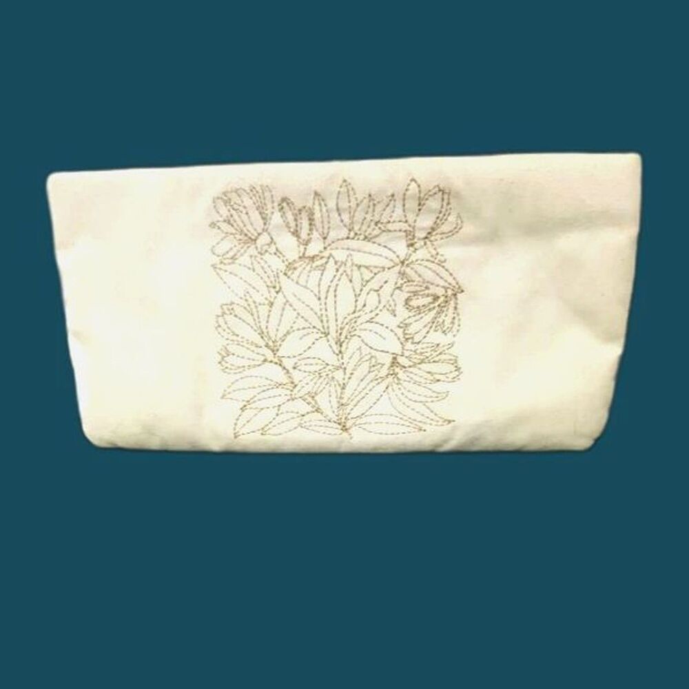 Cosmetic VIP Bag vintage-style CHaNEL Gold floral embroidery, cushy creamywhite - Picture 7 of 15